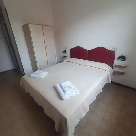 Ideale Young People Under 40 2*