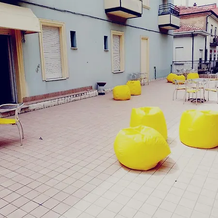 Ideale Young People Under 40 Szálloda 2*