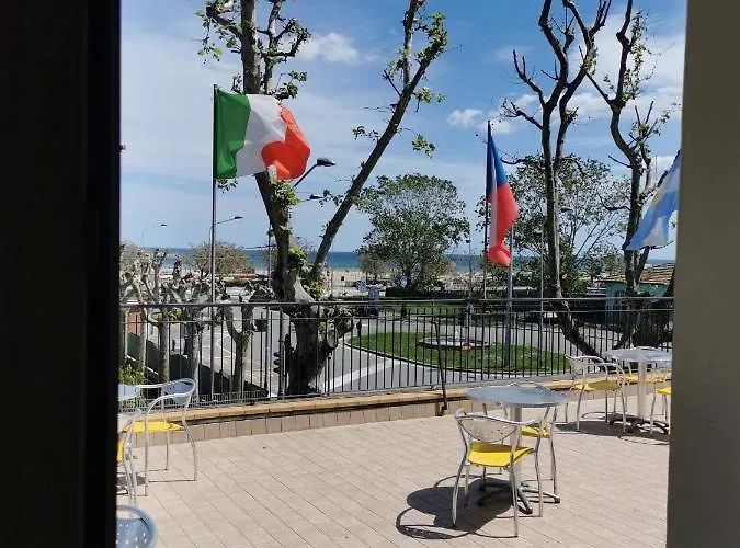 Ideale Young People Under 40 Hotell