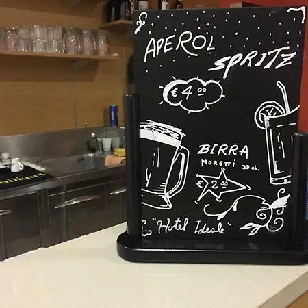 Ideale Young People Under 40