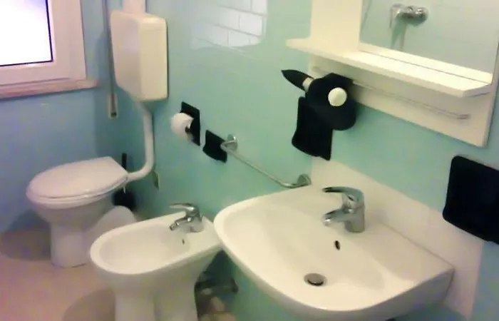 Ideale Young People Under 40