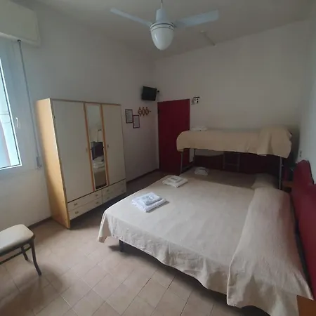 Ideale Young People Under 40 Otel