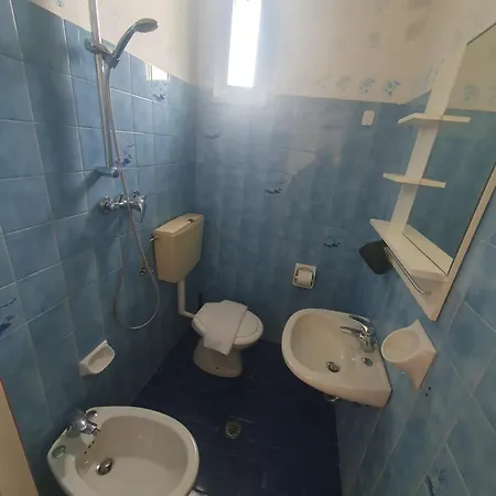 Ideale Young People Under 40