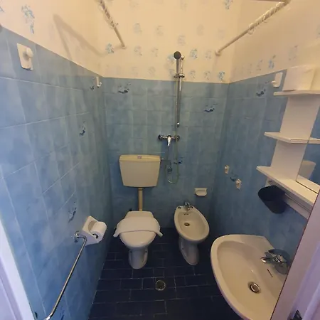 Ideale Young People Under 40 Otel 2*