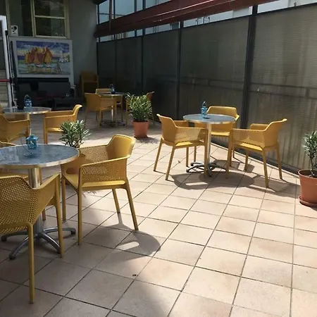 Ideale Young People Under 40 Otel Rimini