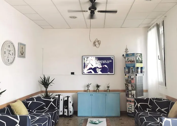 Ideale Young People Under 40