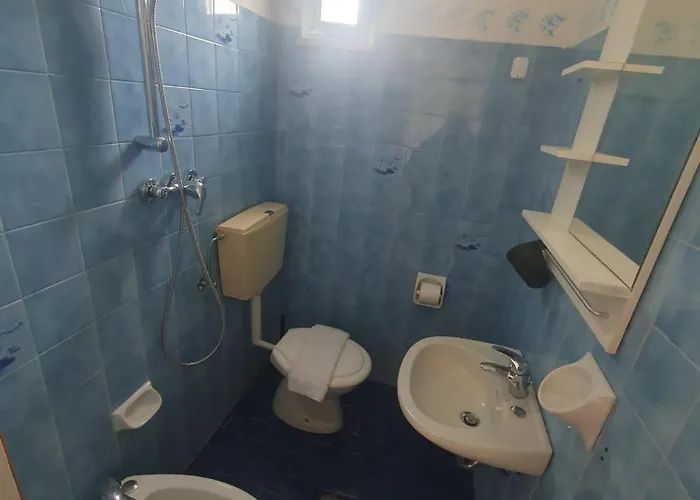 Ideale Young People Under 40